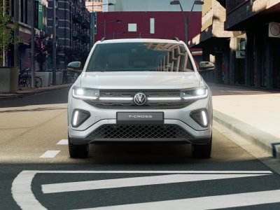 Auto Volkswagen T-Cross 1.0 tsi r-line plus 115cv nuova in vendita presso concessionaria Fratelli Giacomel a 30.200 &euro; - foto numero 2