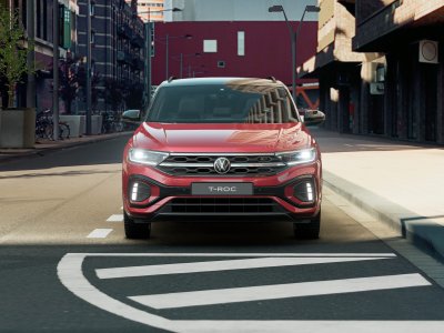 Auto Volkswagen T-Roc 1.0 tsi r-line plus 115cv nuova in vendita presso concessionaria Fratelli Giacomel a 34.000 &euro; - foto numero 2